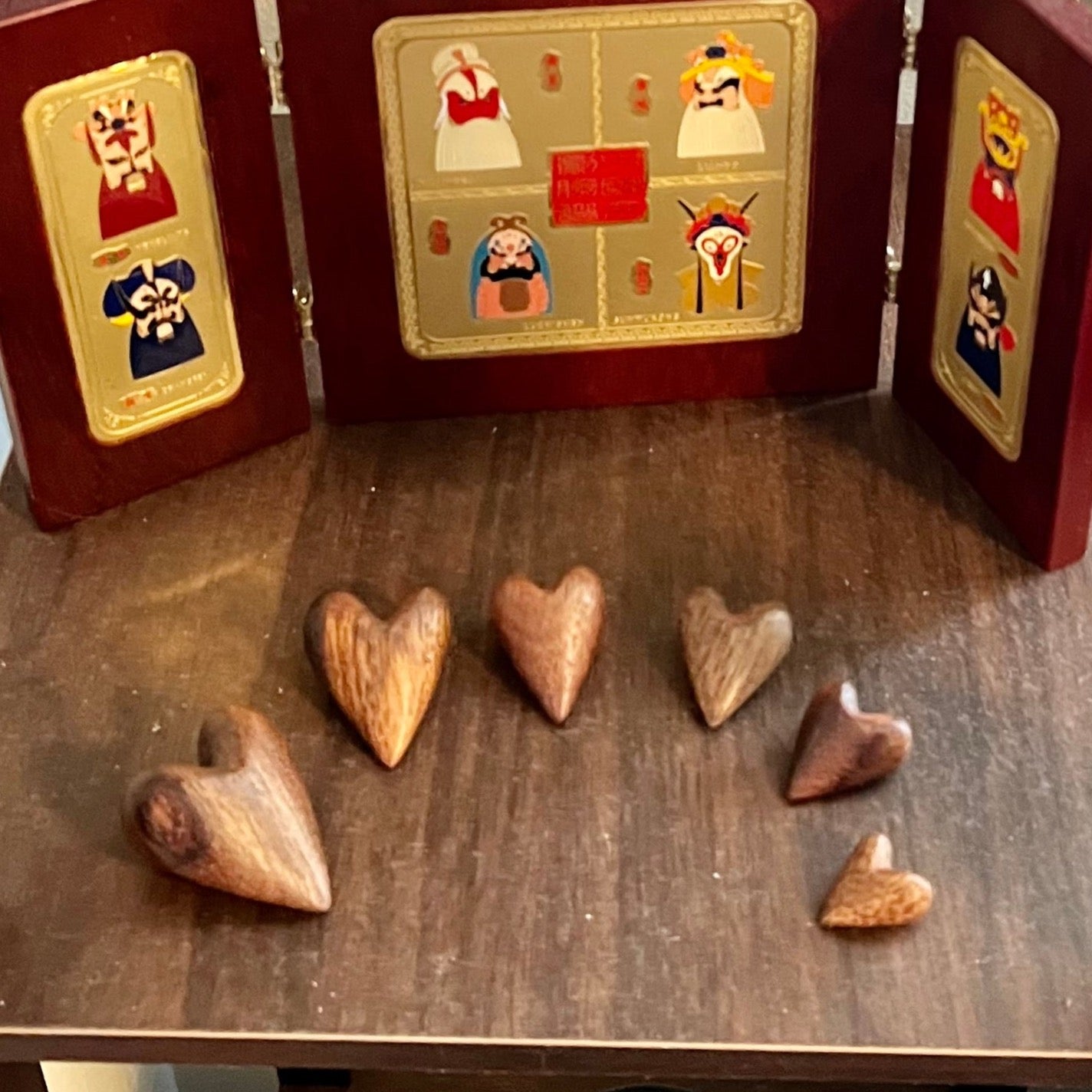 mugavu wood heart family