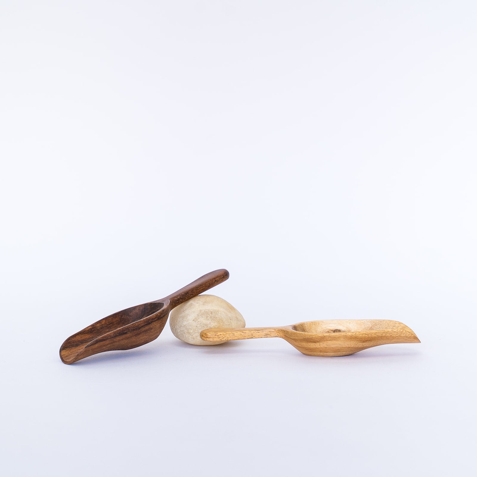 acacia & mahogany flour scoop