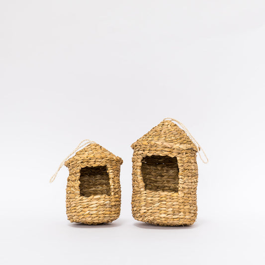 corn husk bird home