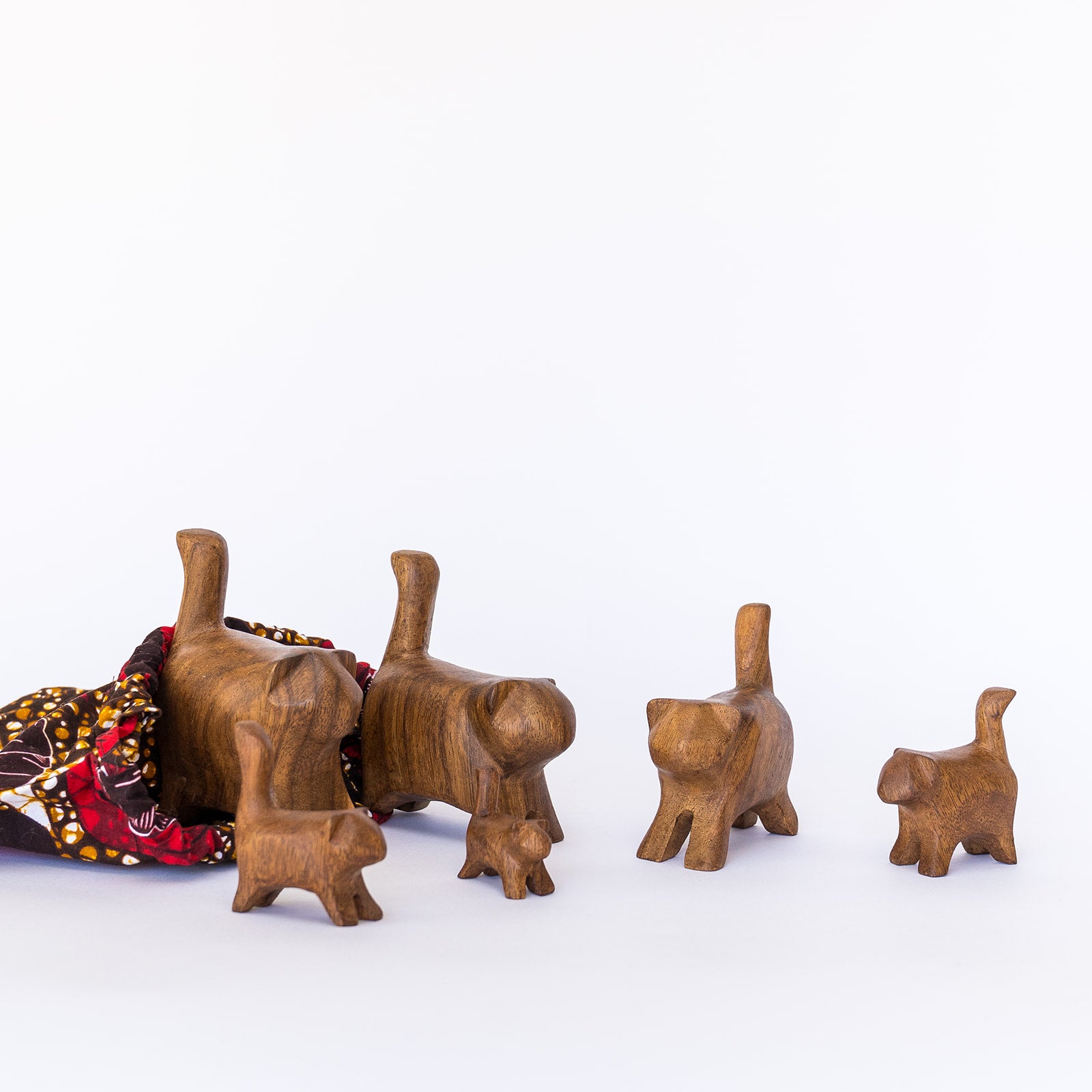 mugavu wood kitty family